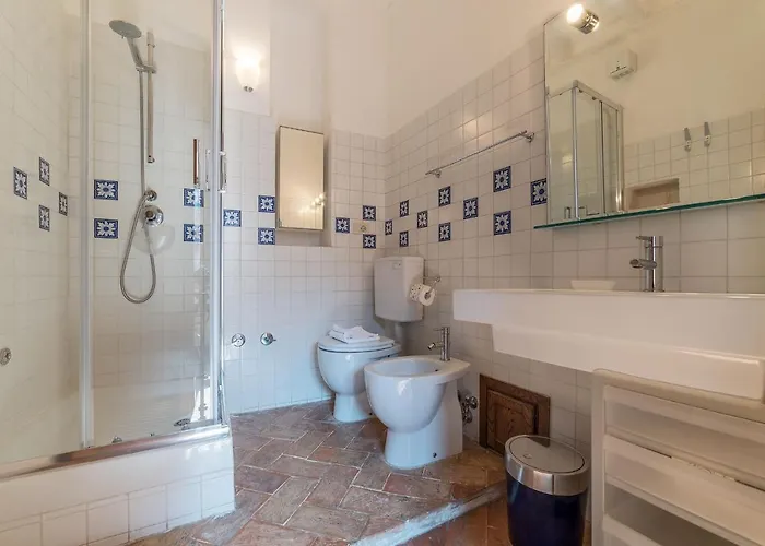 Apartamento Black White - Fromhometorome